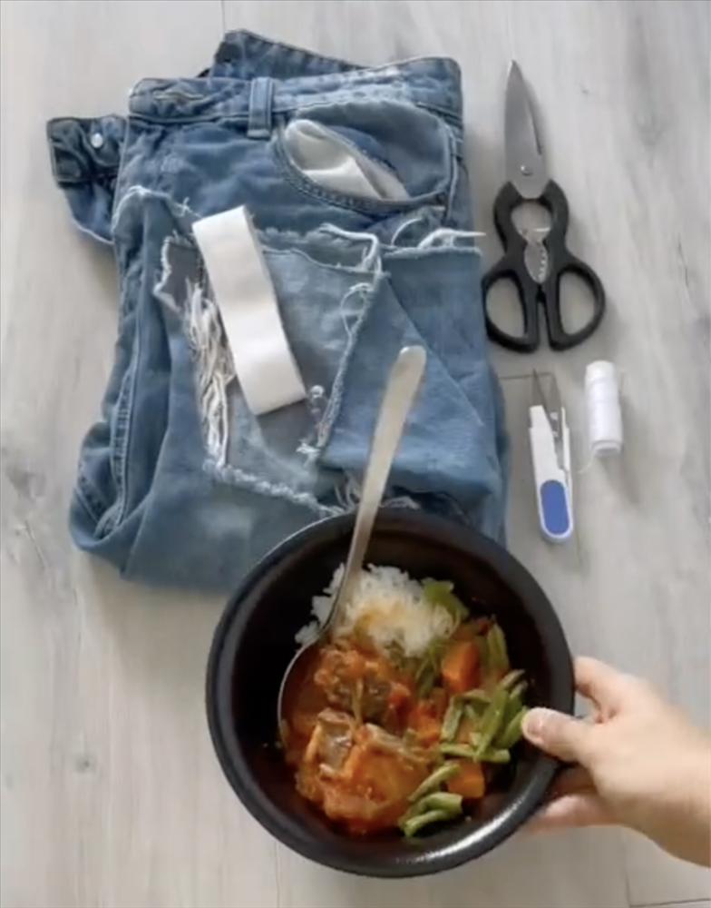 Miu Lê dùng quần bò cũ làm dây buộc tóc scrunchie cực trendy-1