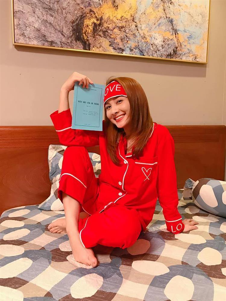 Phương Oanh hít khói nhiều mỹ nhân Việt khi mặc đồ ngủ-16