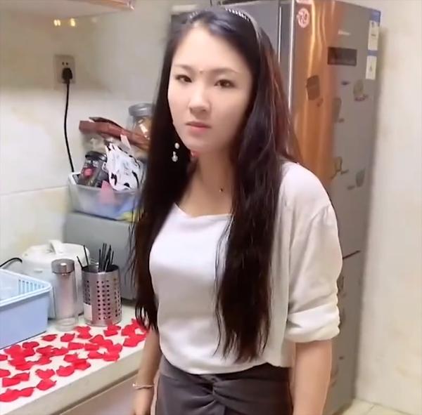 Chồng chào đón bằng hoa hồng, vợ hạnh phúc cho đến khi vào bếp-5