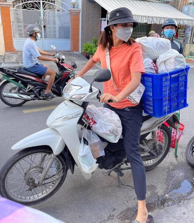 HHen Niê hỗ trợ mùa dịch đến mức xế hộp như xe đồng nát-2