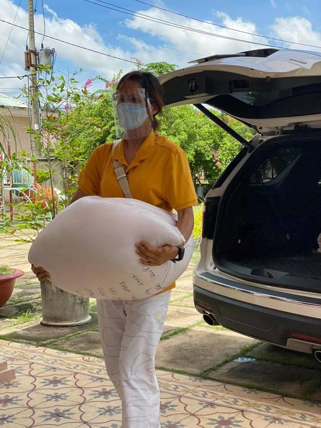 HHen Niê hỗ trợ mùa dịch đến mức xế hộp như xe đồng nát-8