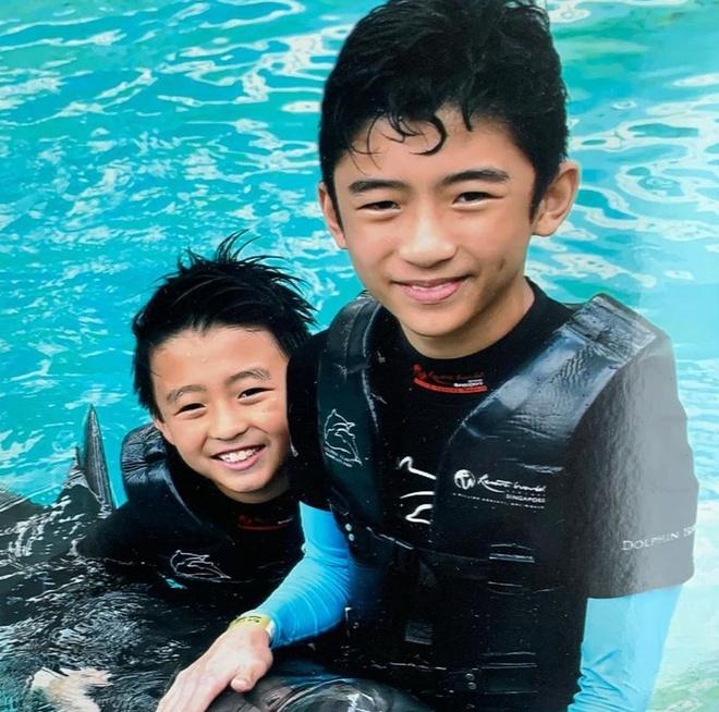 Tạ Đình Phong gửi Trương Bá Chi 12 triệu USD mỗi năm-2