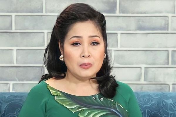 Hồng Vân bị khui lùm xùm quảng cáo đúng ngày Giỗ tổ sân khấu-9