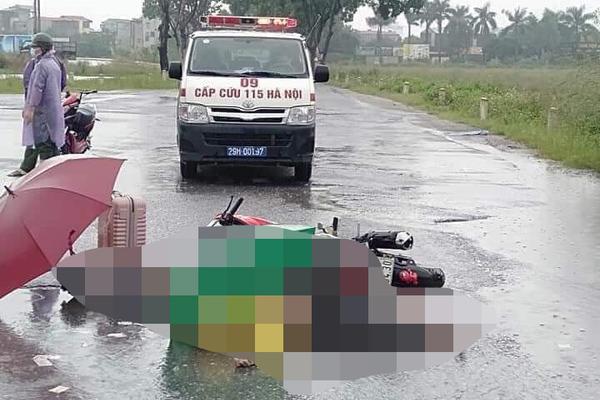 Hà Nội: Bàng hoàng đôi nam nữ đi xe máy bị sét đánh tử vong-1