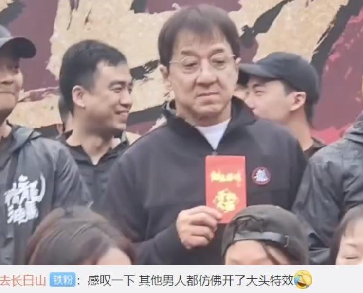 Ngoại hình già nua xập xệ ở tuổi 67 của Thành Long-2