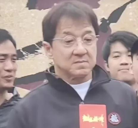 Ngoại hình già nua xập xệ ở tuổi 67 của Thành Long-3