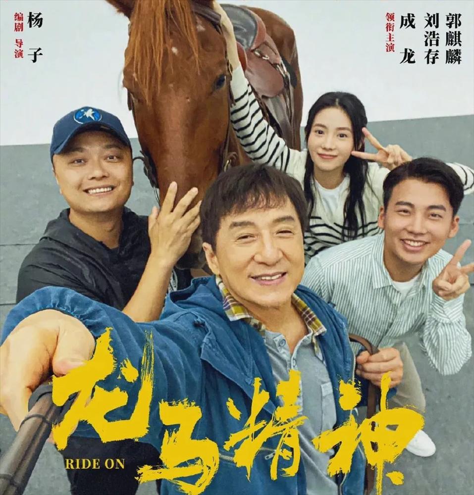 Ngoại hình già nua xập xệ ở tuổi 67 của Thành Long-7