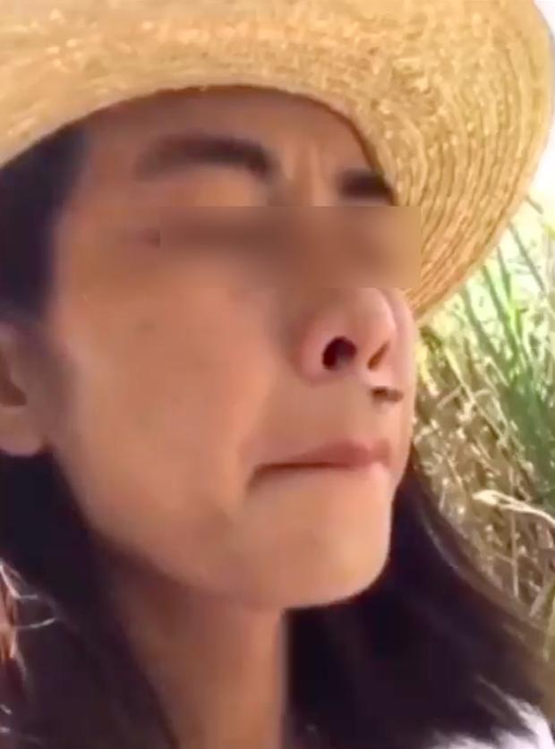 Gái xinh ra tận vườn ăn mật ong, về nhà nhìn môi sưng như đỉa-3