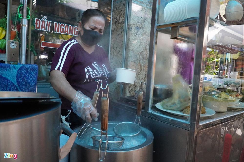 Hàng quán Hải Phòng ngày đầu mở cửa đón khách ăn uống tại chỗ-9