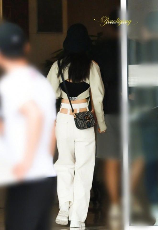 Vòng eo tưởng là bảo bối của Triệu Lệ Dĩnh hoá ra cũng có lúc hại cô-7