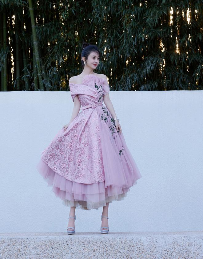 Vòng eo tưởng là bảo bối của Triệu Lệ Dĩnh hoá ra cũng có lúc hại cô-9