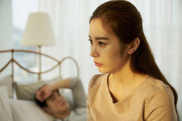 Mẹ bảo có ít xíu thôi, con trai kéo bao tải đồ ăn mà tí thì ngã-4