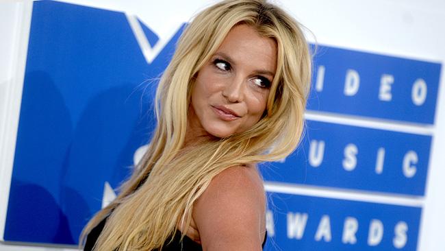 Britney Spears cho Instagram bay màu trong phút mốt-1