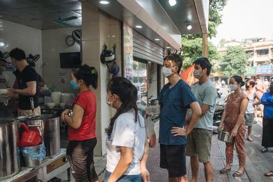 Hà Nội công bố 19 quận, huyện, thị xã được bán hàng ăn, uống mang về