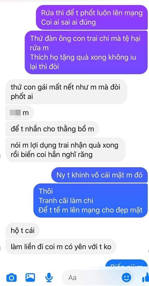 Không tán được gái xinh, anh chàng lập tức mày tao đòi trả quà-3