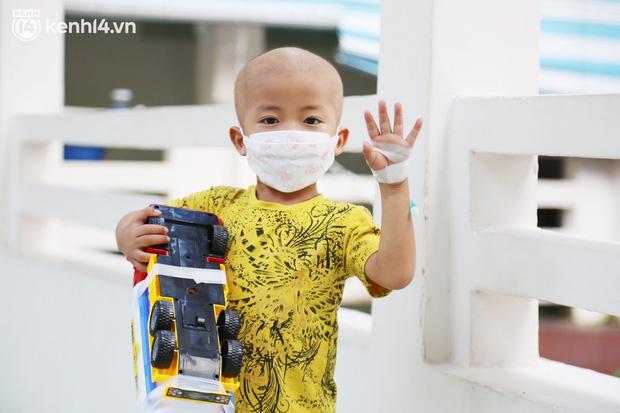 Bố mẹ mắc Covid-19, nam sinh 92kg một mình đi tìm sự sống-10