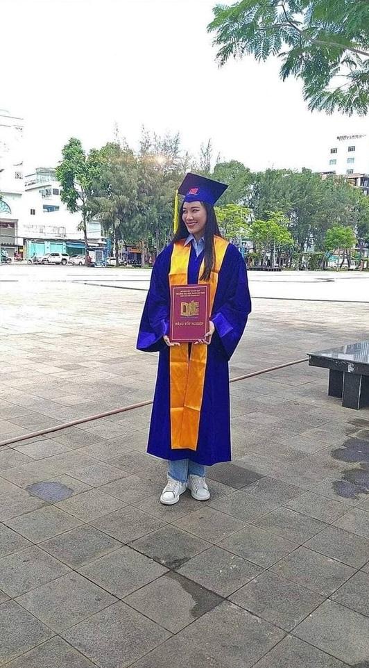 Kim Duyên lộ bảng điểm bê bết, bỏ học vẫn có ảnh tốt nghiệp?-5