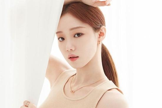 Quá khứ đẫm lệ của 'tiên nữ cử tạ' Lee Sung Kyung