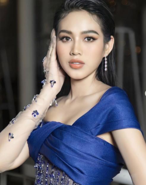 Đỗ Thị Hà xả ảnh cũ lòi cả nội y, một pha tự dìm đúng nghĩa!-5