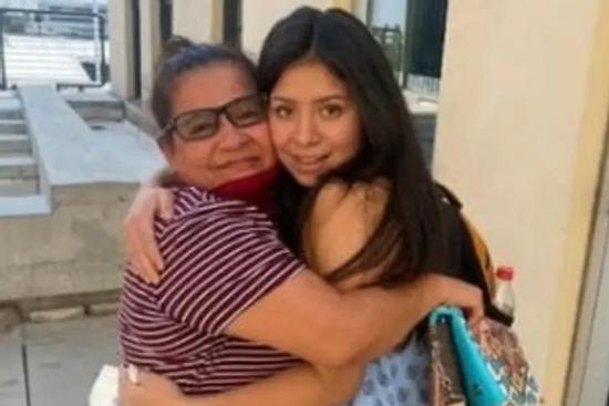 Cô gái Mỹ đoàn tụ mẹ ruột sau 14 năm bị bắt cóc