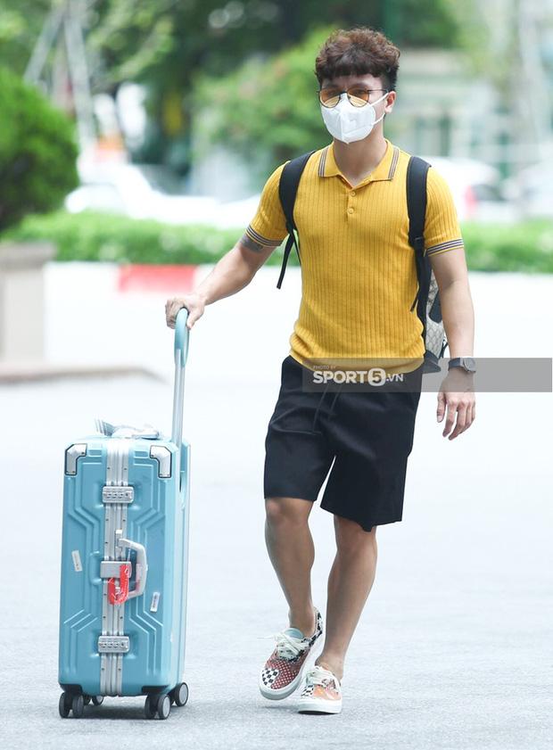 Đây quả thực là bước lùi trong gu thời trang của Quang Hải!-3