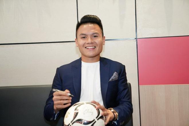 Đây quả thực là bước lùi trong gu thời trang của Quang Hải!-6