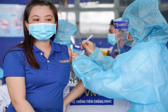 TP.HCM: Thời gian giãn cách 2 mũi AstraZeneca rút xuống 6 tuần