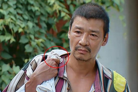 Ông Sinh 'Hương Vị Tình Thân' buộc dây mà chị em cười sằng sặc