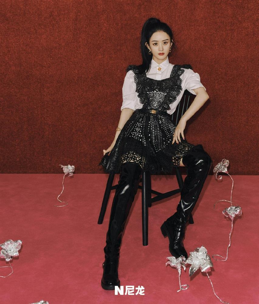 Triệu Lệ Dĩnh chụp ảnh tạp chí, mặt xinh thế mà bị chê quá đơ-6