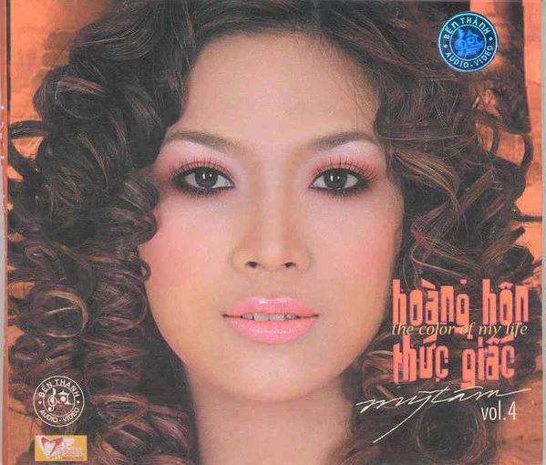 Đến 2005, album phòng thu thứ 4 - Hoàng Hôn Thức Giấc bùng nổ với 20.000 bản bán ra ngay trong tuần đầu phát hành đã cho thấy cú lột xác rõ rệt của Mỹ Tâm với hình ảnh tóc xoăn trendy.