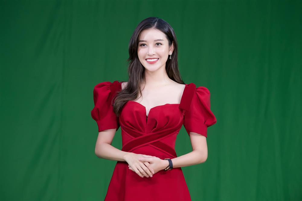 Soi đồ công sở của Huyền My mà choáng, có món sương sương 3 tỷ-4