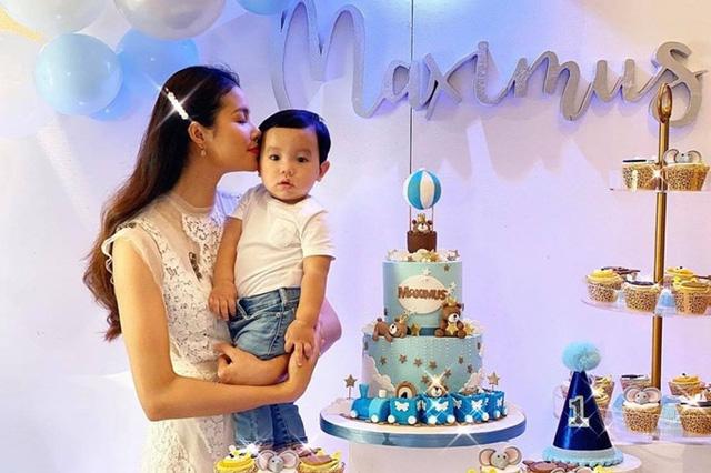Phạm Hương khoe ảnh bé Max 4 tháng, diện đồ đôi sành điệu-8