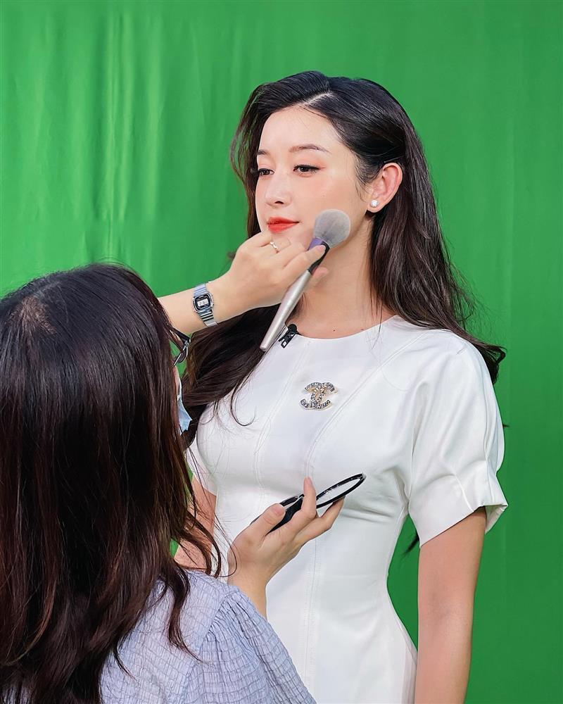 Soi đồ công sở của Huyền My mà choáng, có món sương sương 3 tỷ-6