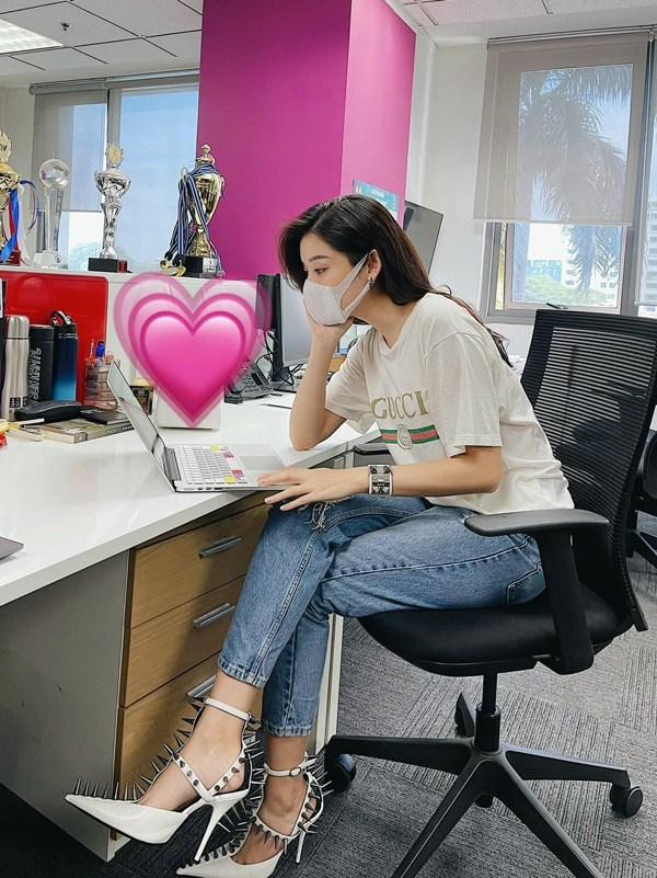 Soi đồ công sở của Huyền My mà choáng, có món sương sương 3 tỷ-10