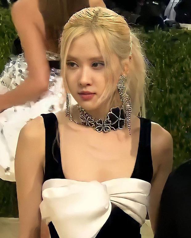 Ra mà xem, sao Việt bắt trend kẻ mắt lửng lơ xịn hơn Rosé nhiều!-1