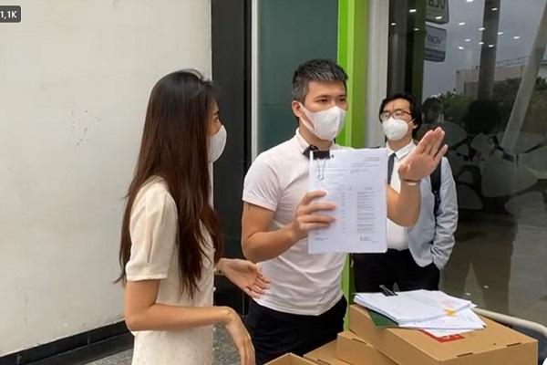 Lộ ảnh Công Vinh tay cầm con dấu sau khi kết thúc sao kê?-9