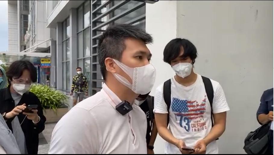 Outfit đi sao kê: Công Vinh kéo khóa quần - Thủy Tiên chuẩn cô tiên-10