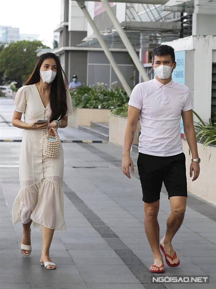 Shop online được mùa váy túi sao kê của Thủy Tiên - Công Vinh-15