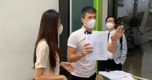 Lộ ảnh Công Vinh tay cầm con dấu sau khi kết thúc sao kê?-4