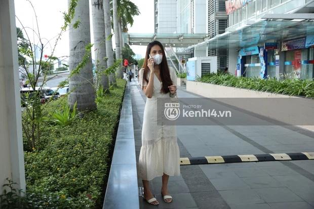 Outfit đi sao kê: Công Vinh kéo khóa quần - Thủy Tiên chuẩn cô tiên-2