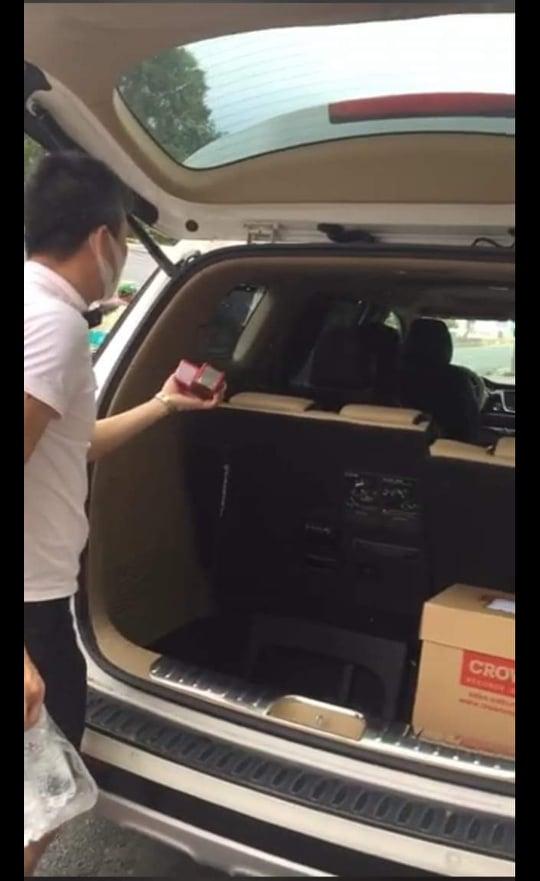 Lộ ảnh Công Vinh tay cầm con dấu sau khi kết thúc sao kê?-5