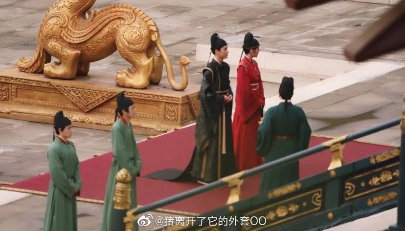 Đoàn phim gay gắt vì Địch Lệ Nhiệt Ba bị chụp trộm hậu trường-3