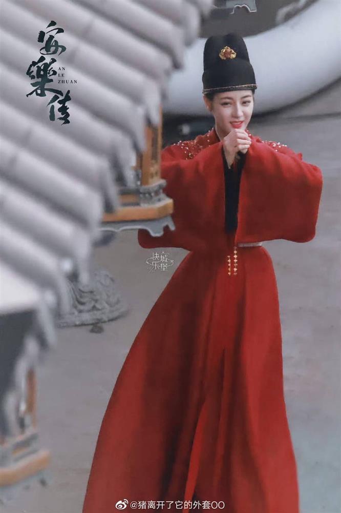 Đoàn phim gay gắt vì Địch Lệ Nhiệt Ba bị chụp trộm hậu trường-1