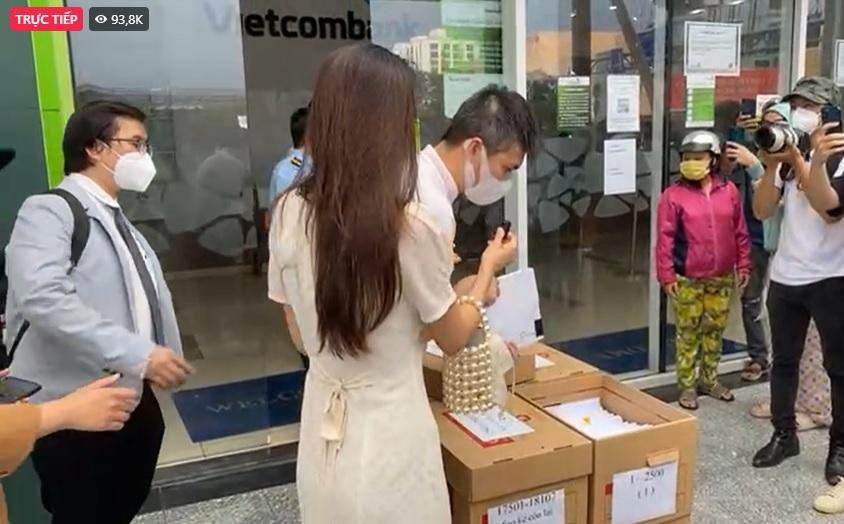 Thực hư chiếc thùng rỗng khi Thủy Tiên bóc sao kê-2