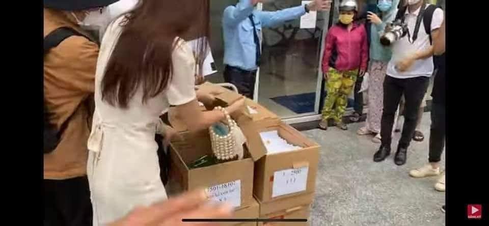 Thực hư chiếc thùng rỗng khi Thủy Tiên bóc sao kê-4