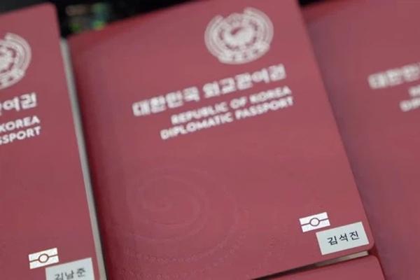 Việt Nam rớt hạng trong top hộ chiếu quyền lực nhất thế giới năm 2021-7