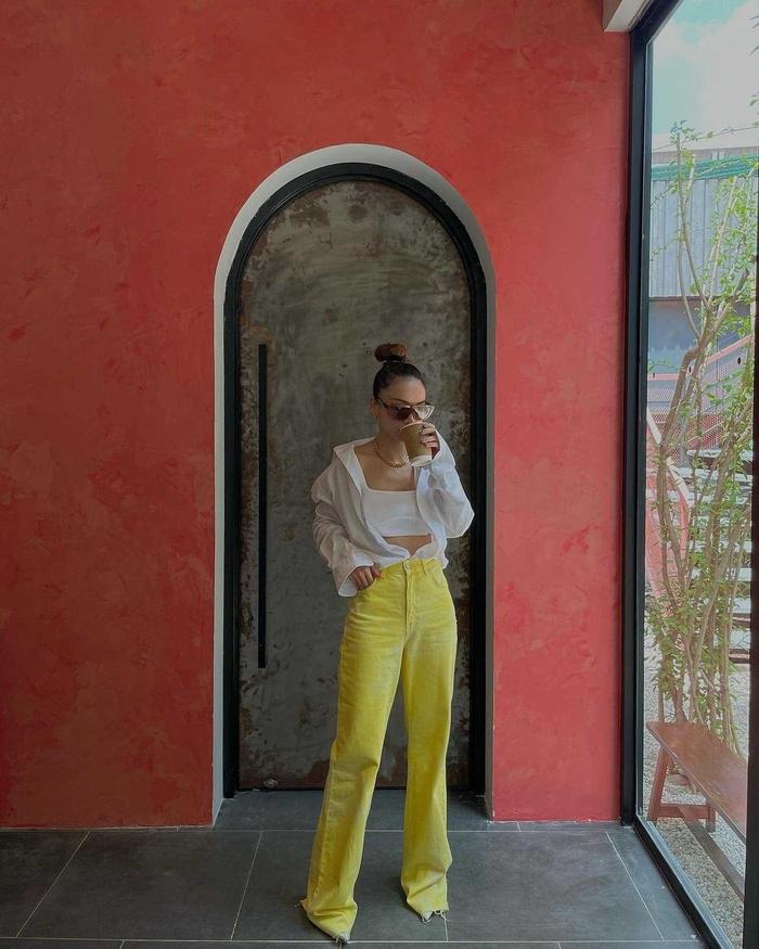 Yến Trang có bộ sưu tập áo sơ mi trắng mix&match cực kỳ đẳng cấp-6