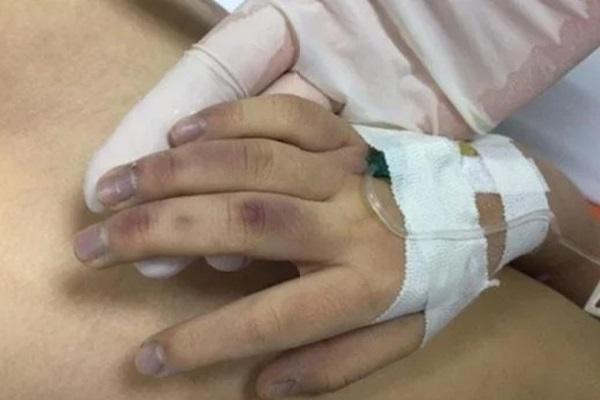 Vụ bé gái 6 tuổi tử vong: Nạn nhân bị bố đánh vì học chậm?-2