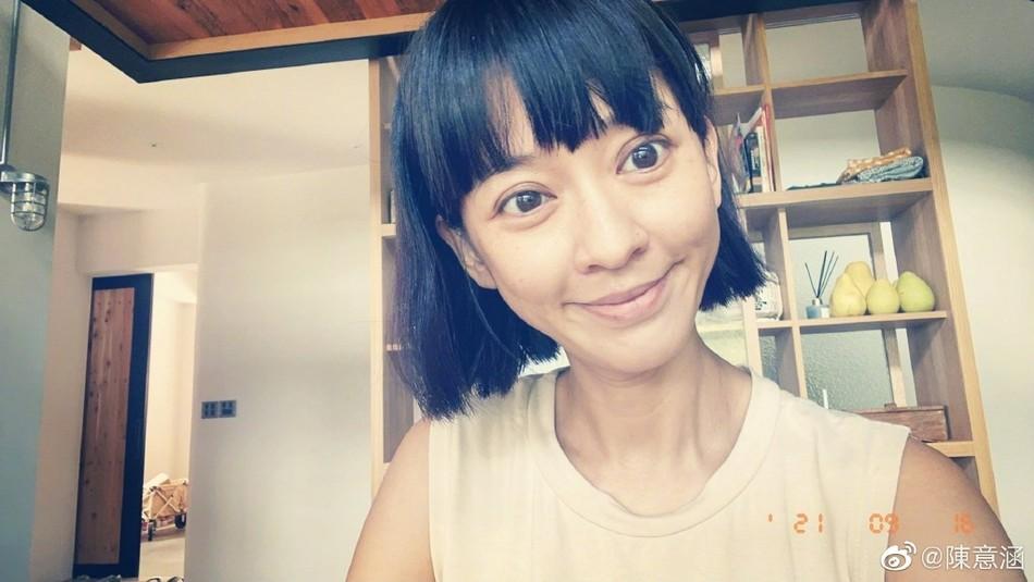 Trần Ý Hàm mắt lồi, má hóp, quá hốc hác dù đang mang thai-3