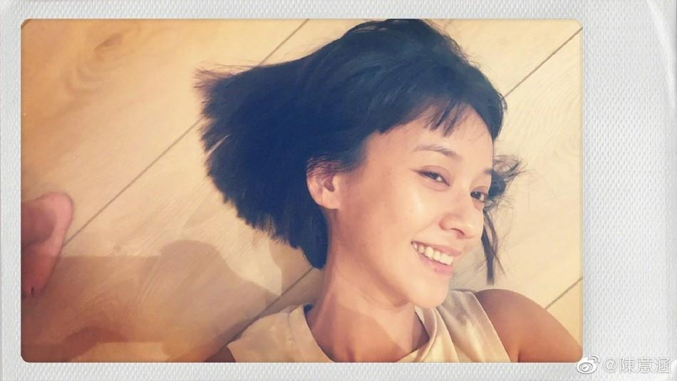 Trần Ý Hàm mắt lồi, má hóp, quá hốc hác dù đang mang thai-4